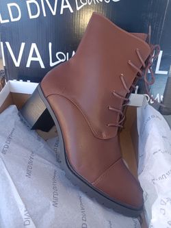 Brown women boots