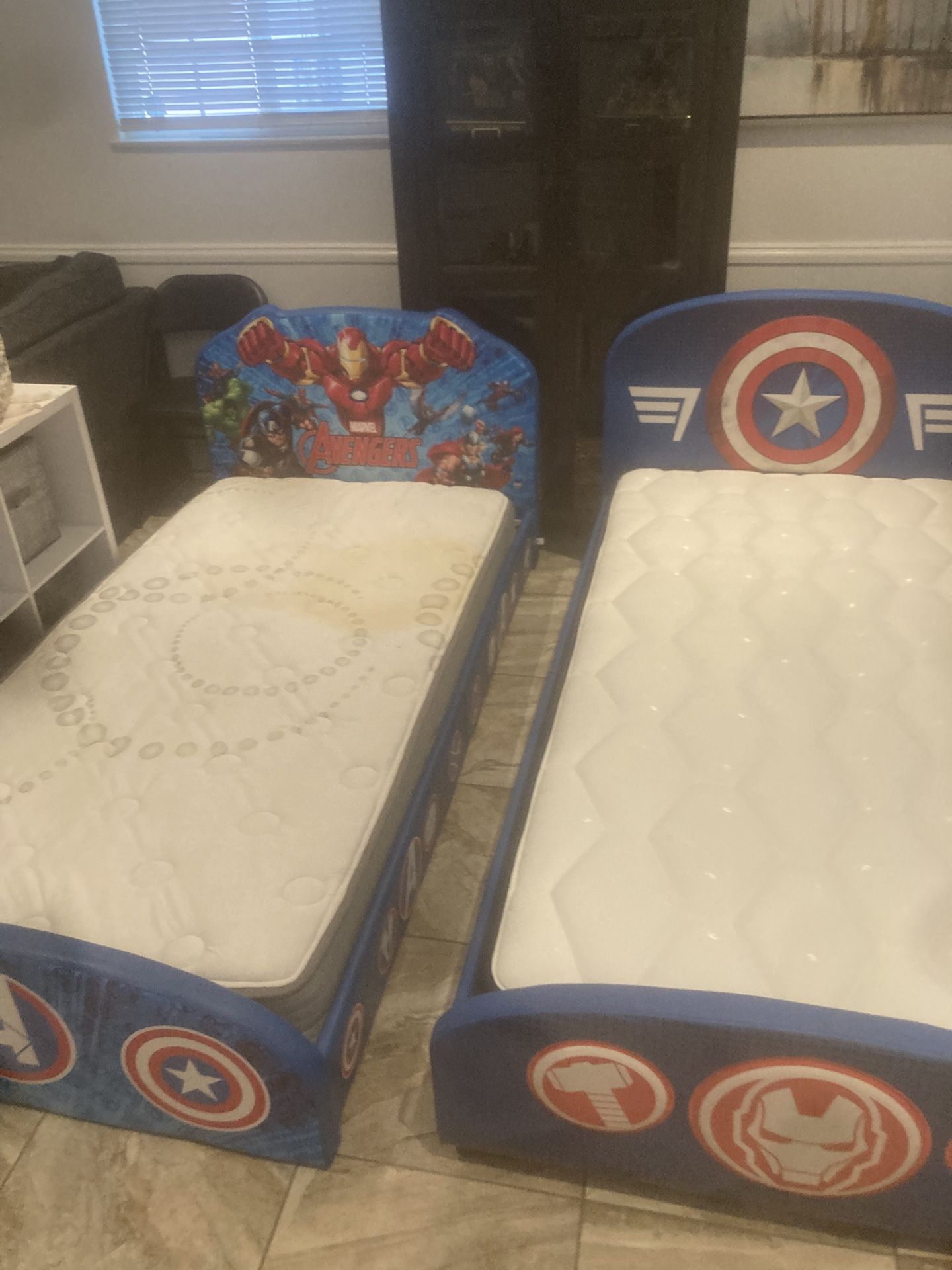 2 Twin Beds