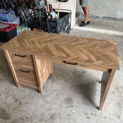 Sauder Cannery Bridge Desk, Lintel Oak Finish