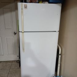 Kenmore Refrigerator 