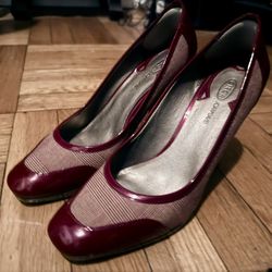 Joan  & David Women’s Pump Shows Size 8M