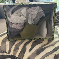 Women’s Green Suede Heels 
