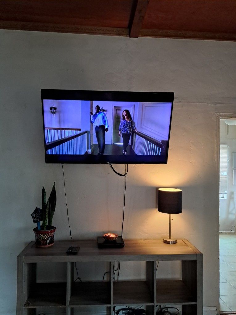 43 Inch JVC Smart TV Plus Accessories