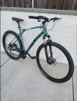 GT Mountain Bike Wheels 29er Speeds 24 Hydraulic Disc Brakes 