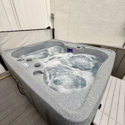 Hot Tub Aquarest Spas
