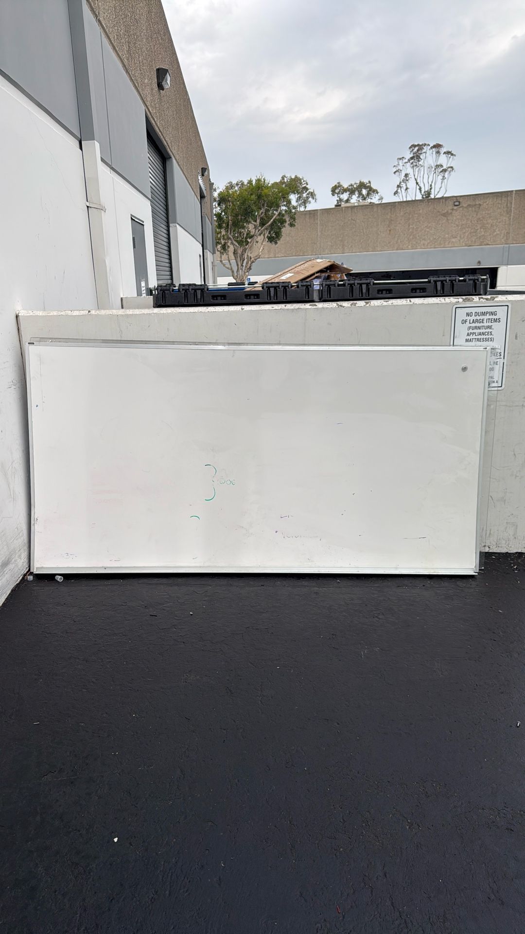 Plexiglass  And White Board 