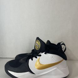 Boys Basketball Shoes 