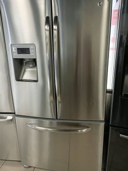 GE Stainless Steel French Door Refrigerator with Ice & Water Dispenser