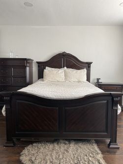 Queen Bed Set