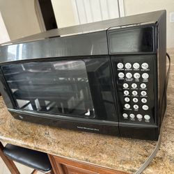 GE Big Microwave (22”W x 12”H x  16”D) In Good Condition 