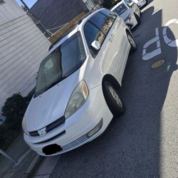2004 Toyota Sienna XLE