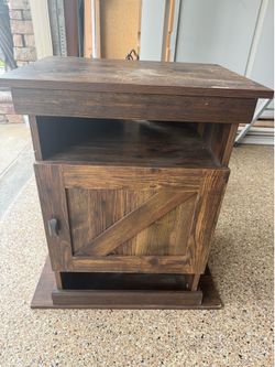Aquarium stand with storage