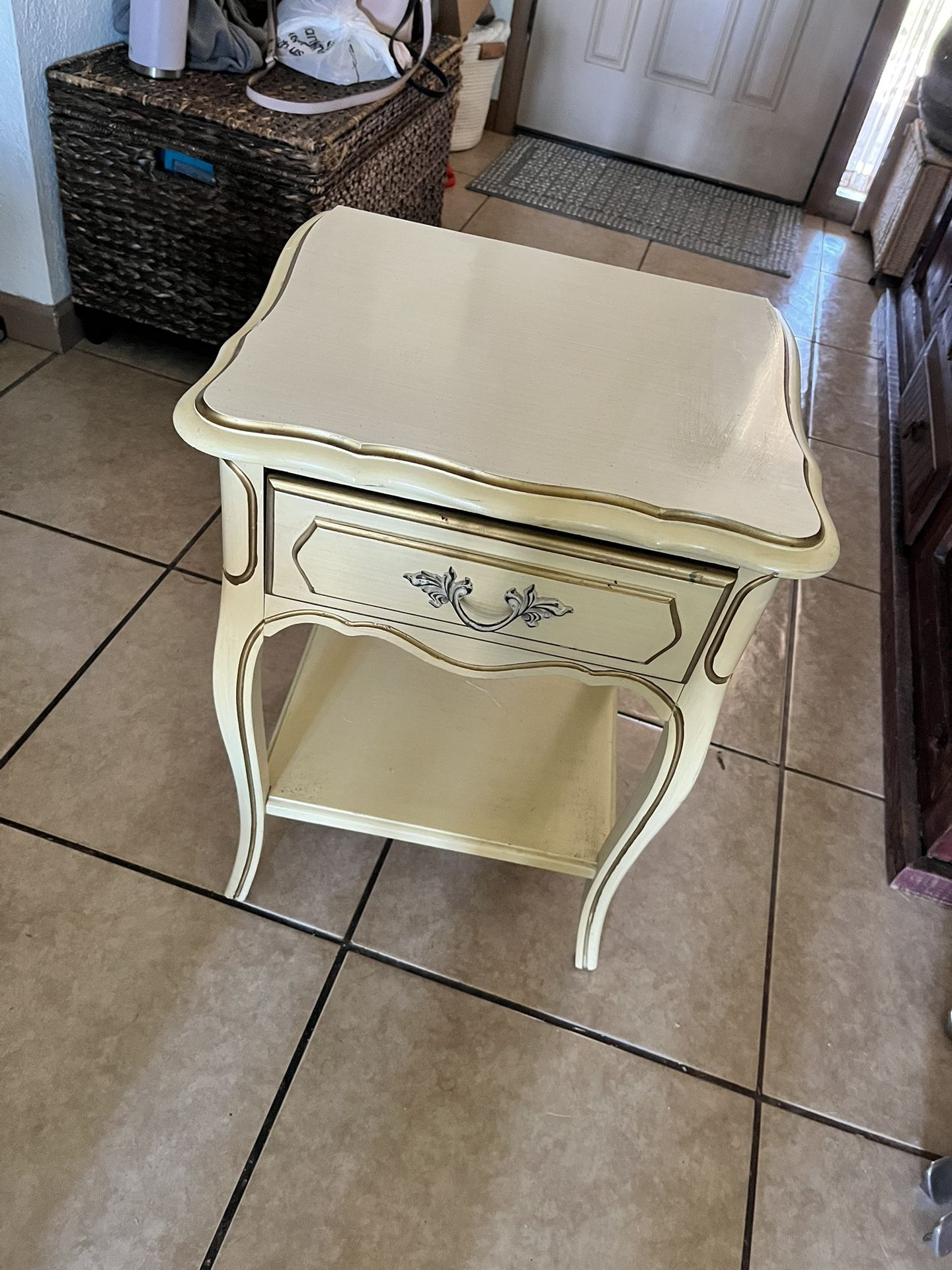 free end table/nighstand