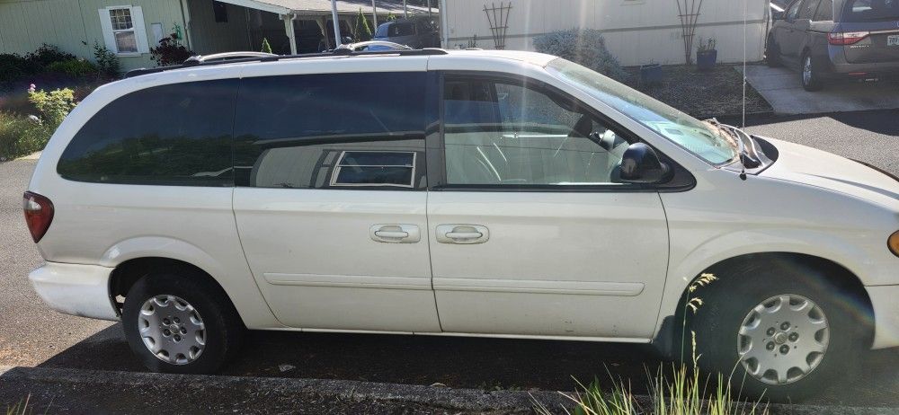 2004 Chrysler Town & Country