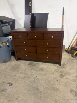 Dresser