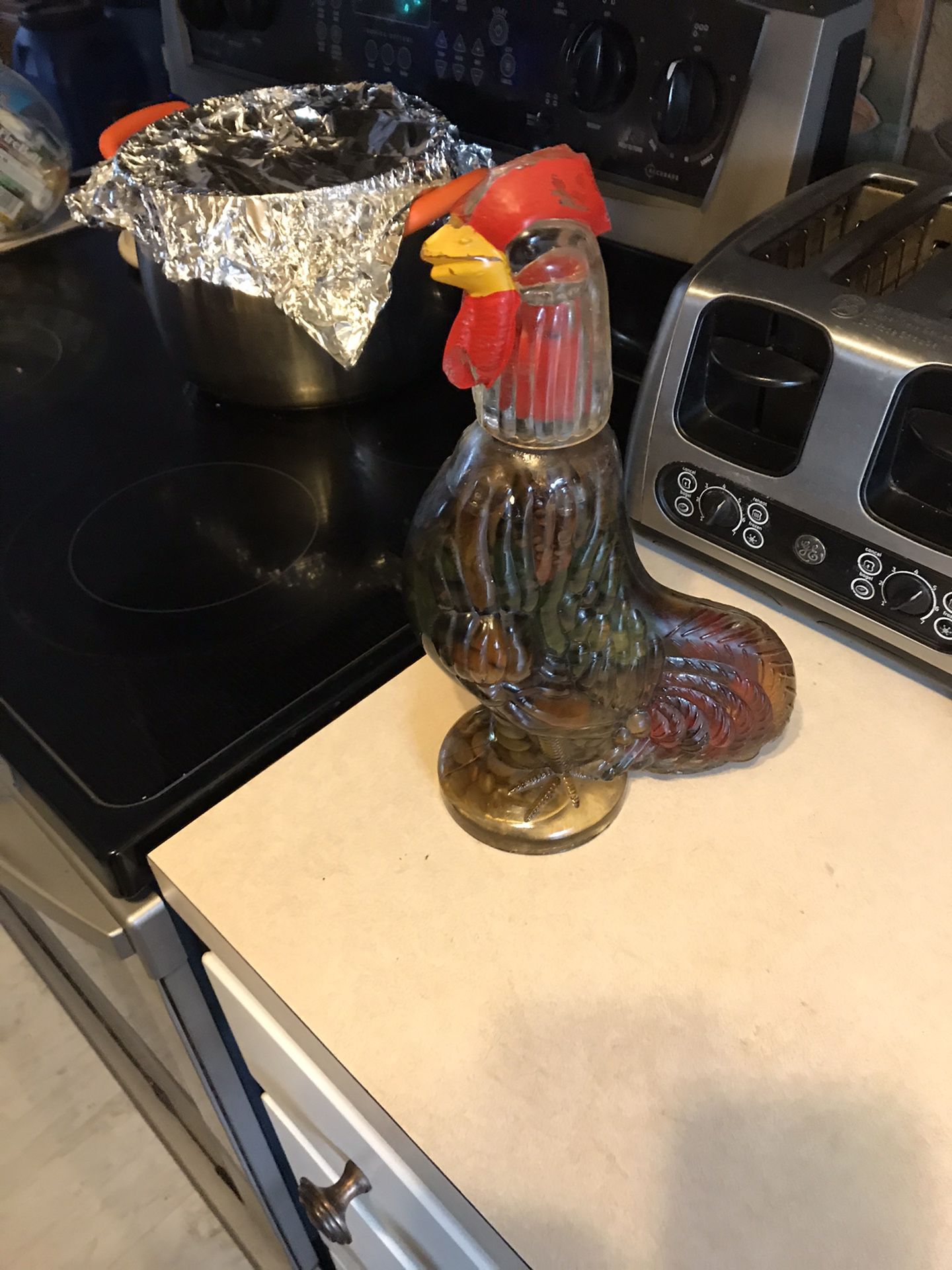 Chicken knickknack in good condition Made out of glass