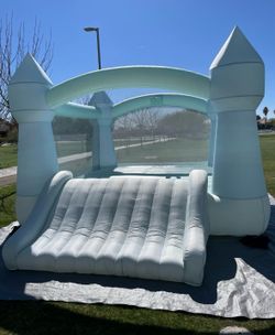 Blue bounce house 16ft