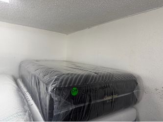 TWIN XL SIMMONS BEAUTYREST BLACK SERIES 1 (MEDIUM) MATTRESS & BOX SPRING BED SET