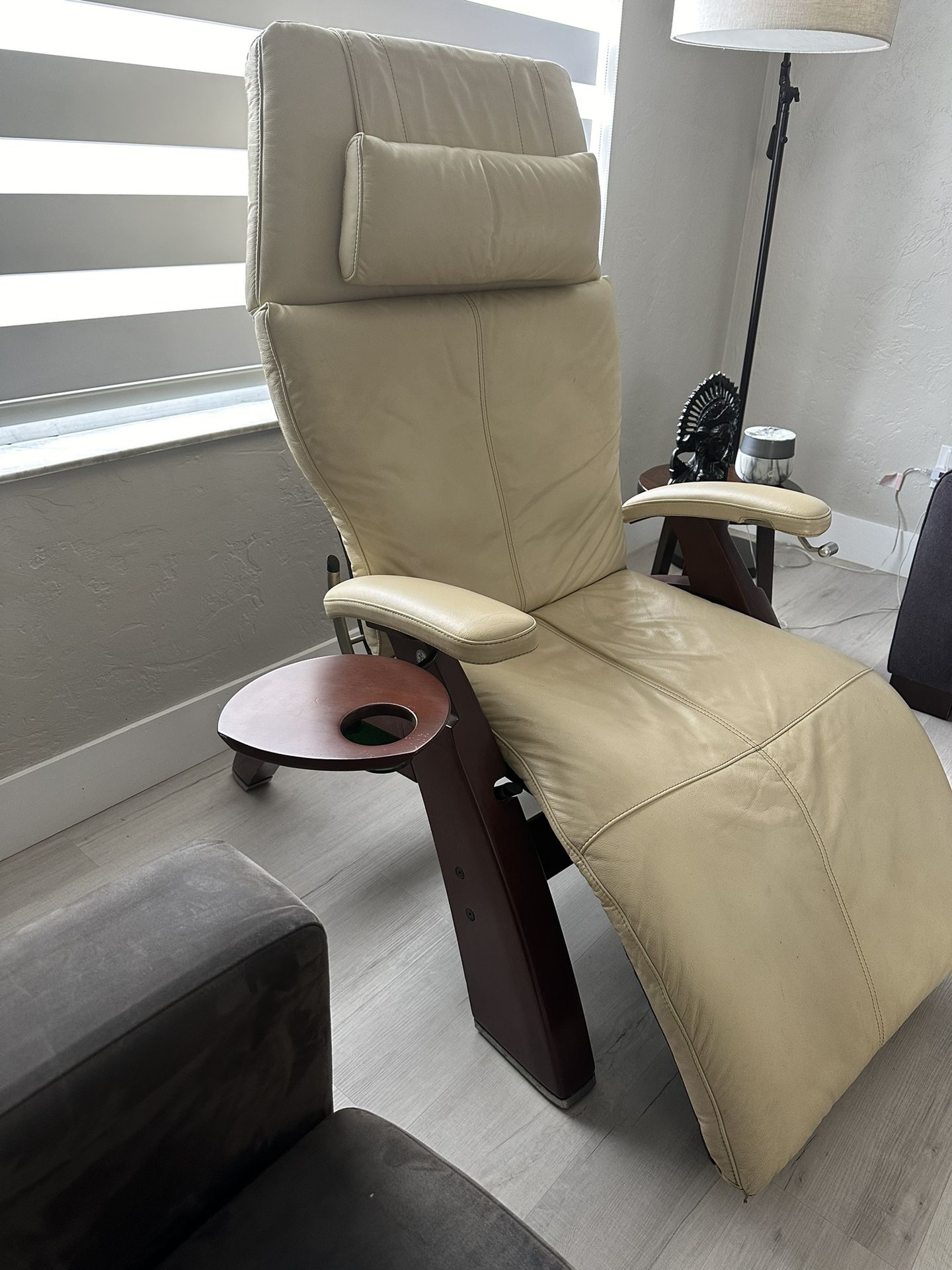 Relax The back - Zero Gravity Manual Recliner