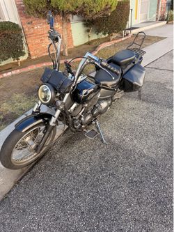 2005 Yamaha V-Star 650 Custom