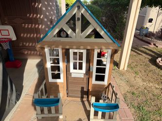 Children’s Outdoor Playhouse