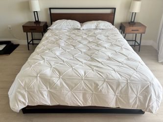 Modern Queen Bedroom Set - Wood & Black Metal
