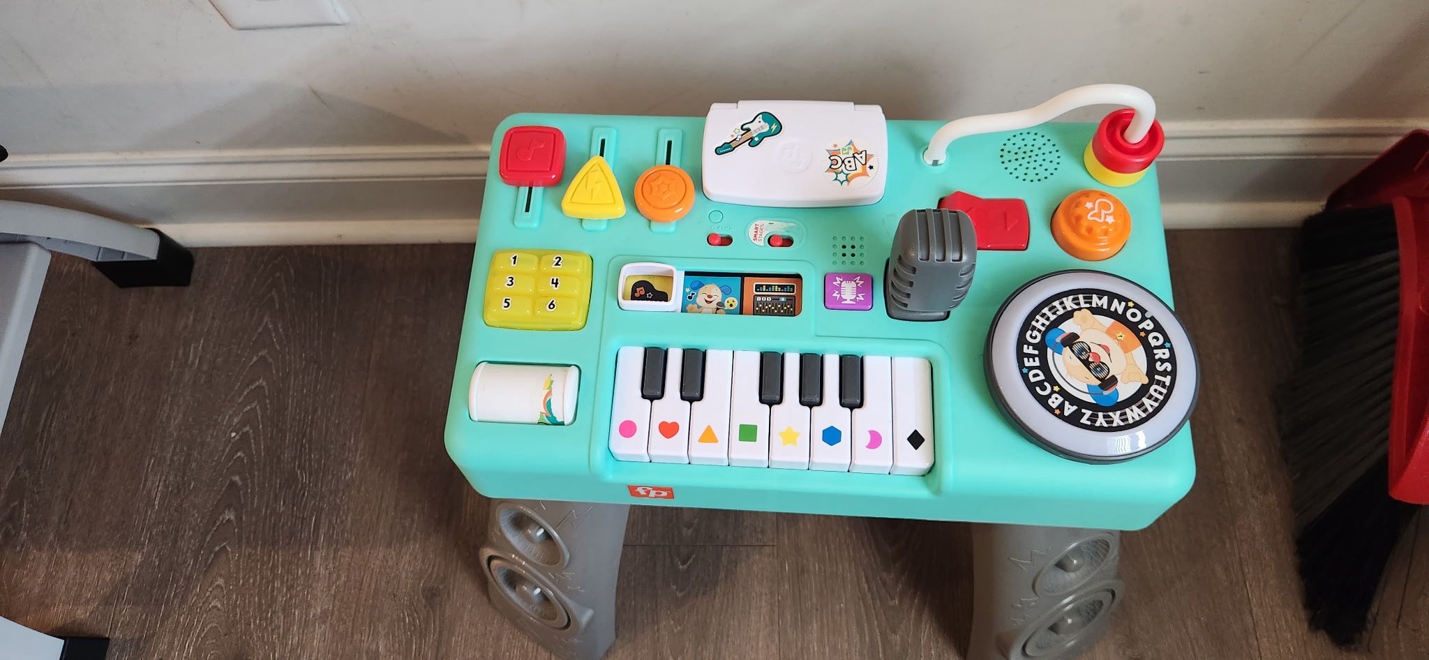 Fisher-Price Laugh & Learn Mix & Learn DJ Table