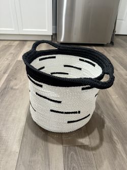Black & White Woven Rope Basket – Storage / Laundry / Toys