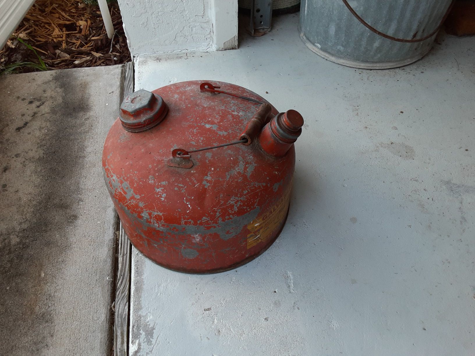 Antique gas can all metal no holes in the bottom or rust cap fits tightly