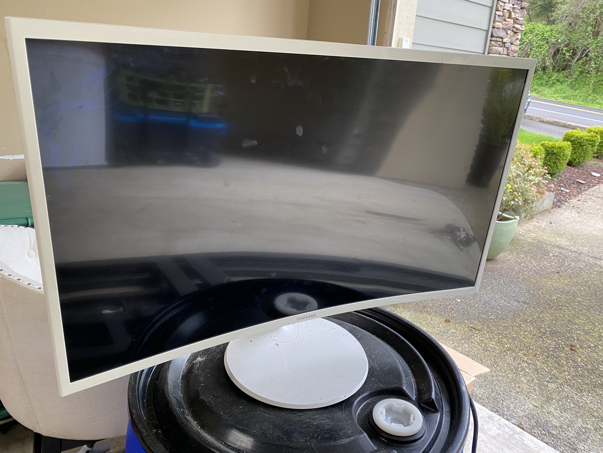 Free Broken Curved Monitor And Filing Cabinet