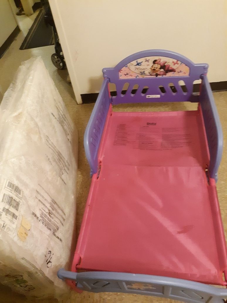 Girl kid bed with mattress