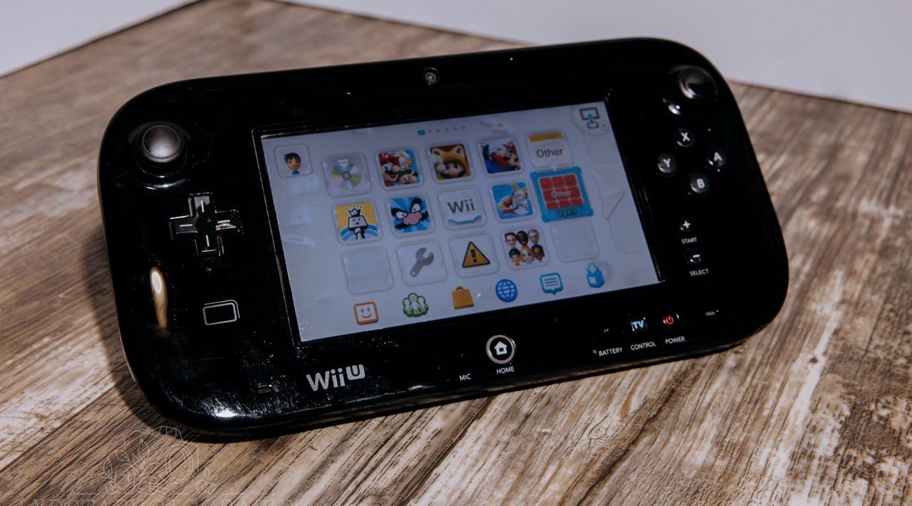 Nintendo Wii U w/ Gamepad + Homebrew