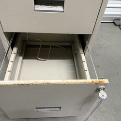 File Cabinet with key