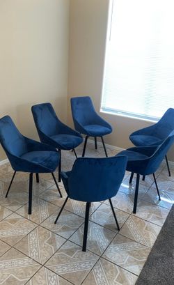 Like New Set of 6 Modern Navy Blue Velvet Dining Chairs