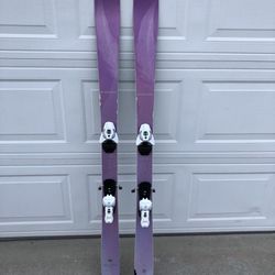 Black Pearl 78 Skis 151 cm with Salomon bindings