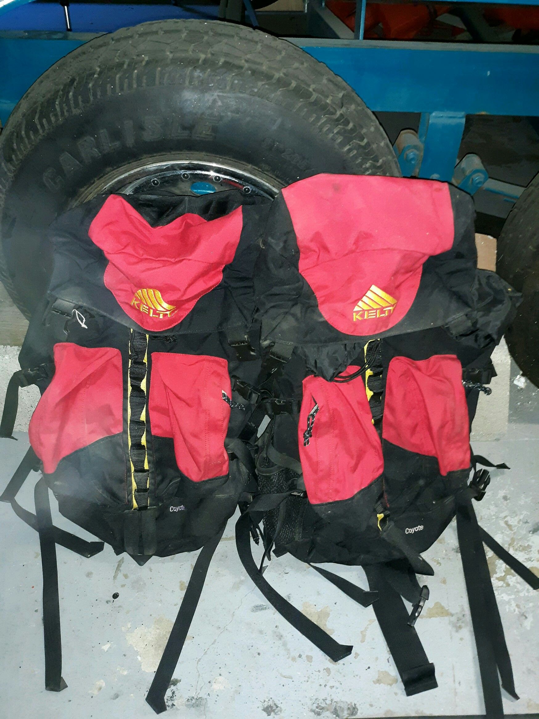 Hiking backpacks (2)