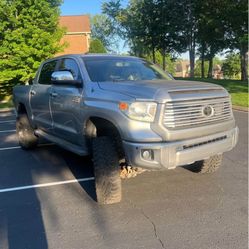 Toyota Tundra Crew Max