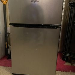 Whirlpool Mini fridge 