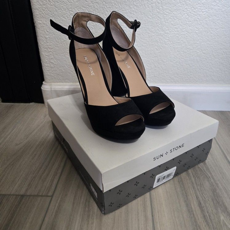 Size 9 Black Velvet Women's Heels