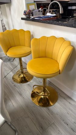 Set of 2 Yellow Velvet Scallop Bar Stools