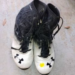 Black And White Cleats 5Y