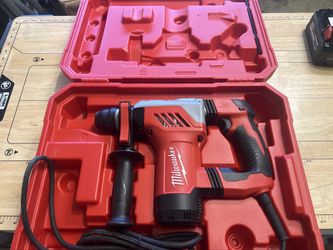 Milwaukee 1-1/8 in SDS Plus Rotary Hammer Kit (5268-21) - Corded - Like New - With Case