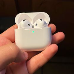 Apple AirPods 4th Generation Good Condition White Apple