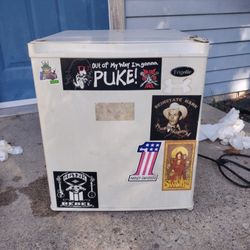 Mini Fridge//Come Get ASAP