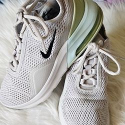 Nike Air Sneakers US 7 Light Grey Green