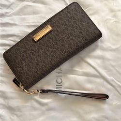 Michael Kors Wristlet 