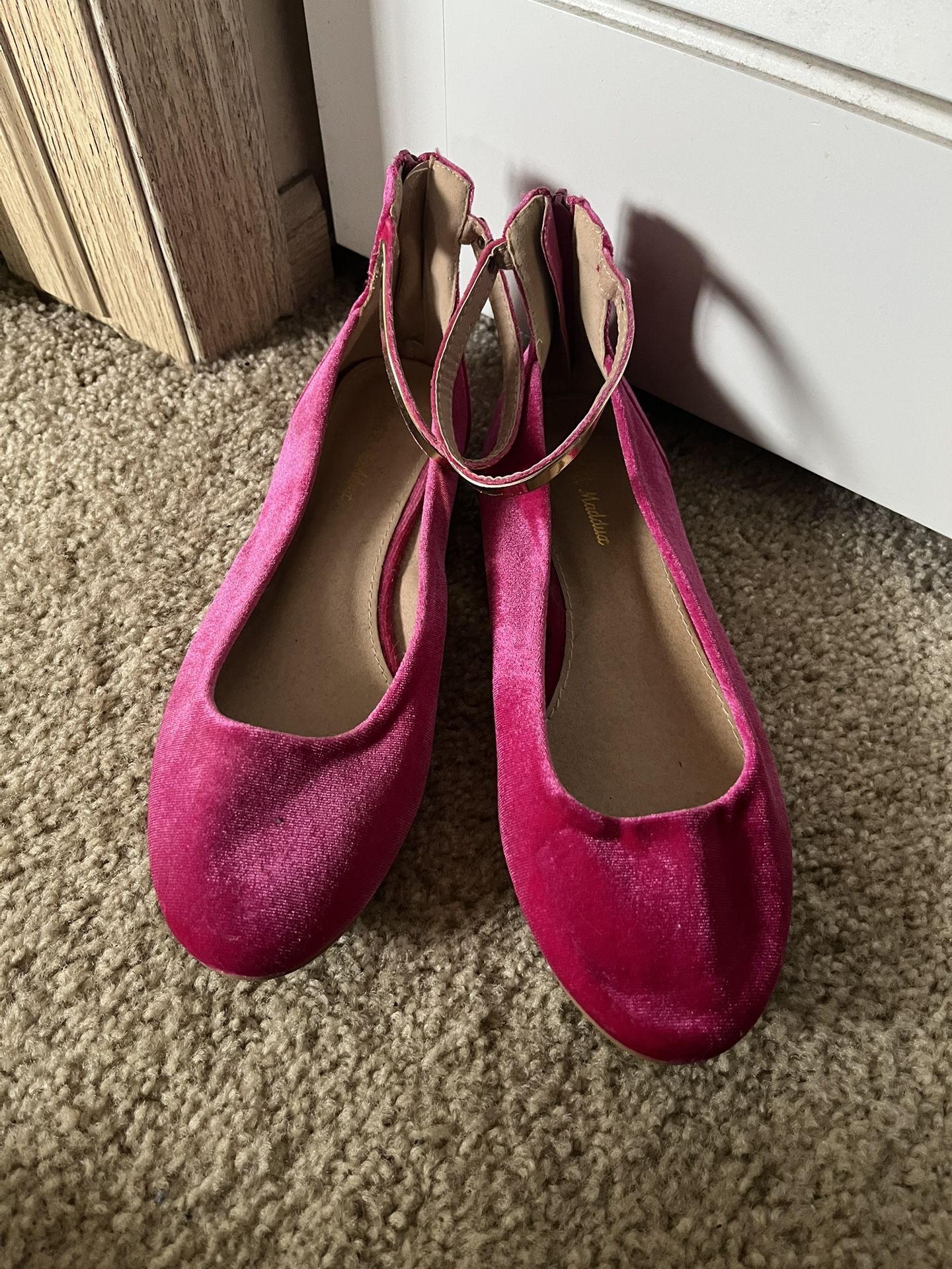 Pink Velvet Women’s Size 9 Flats