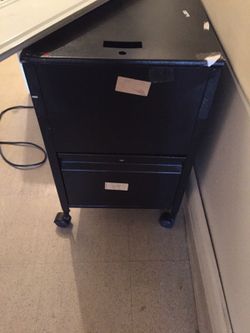 Rolling filing cabinet on wheels