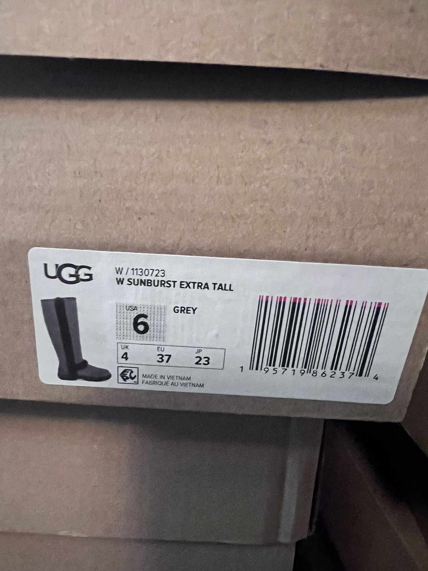 100 Authentic Ugg Boots And Shoes.