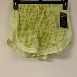 Nike Women’s Dri-Fit Tempo Running Shorts Sz M. Lime. Gt